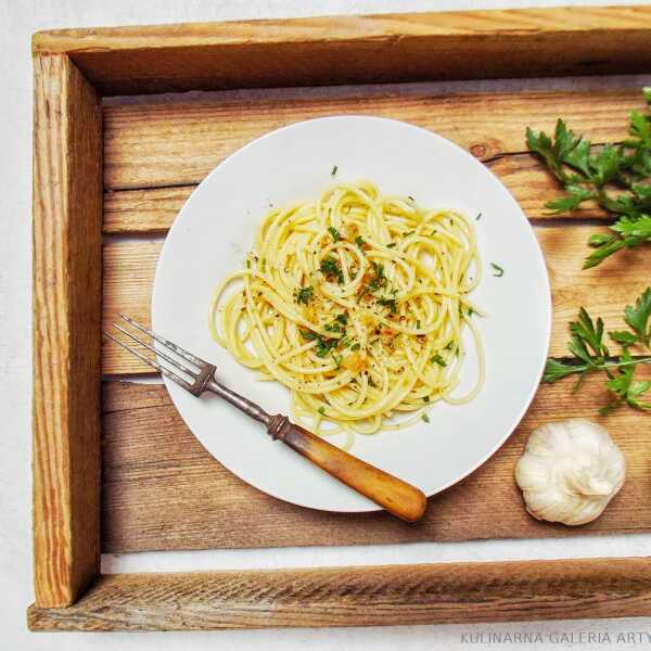 Spaghetti z oliwą, czosnkiem i pietruszką