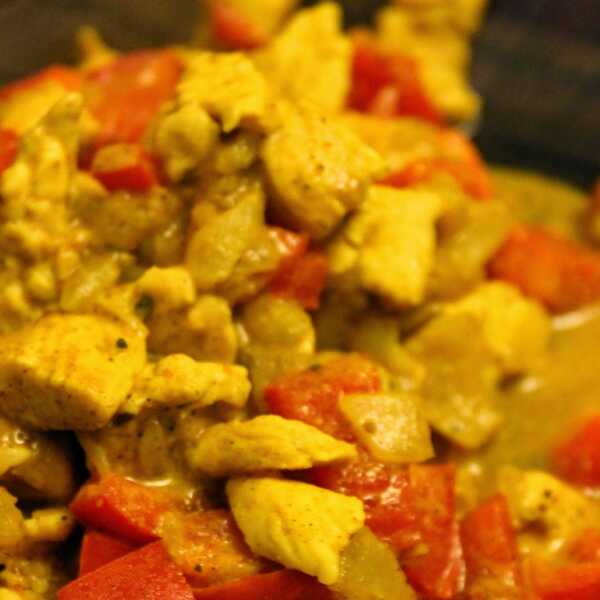 Kurczak w aksamitnym sosie curry