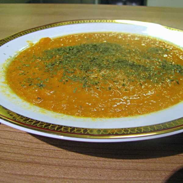 Pikantna zupa marchewkowa