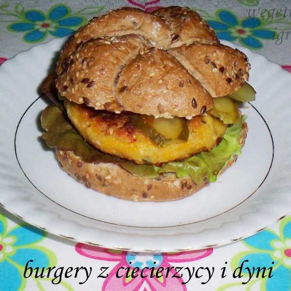 Burgery z ciecierzycy i dyni.