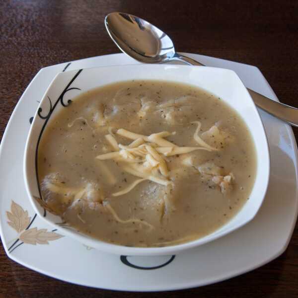 Banalnie prosta francuska zupa cebulowa z grzankami home-made i serem! MMNIIIAAAMM!!!!