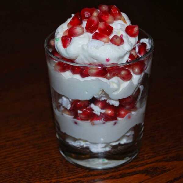 Eton mess z granatem