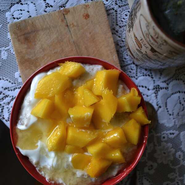 927. Jogurtowa owsianka & przeprosiny z mango