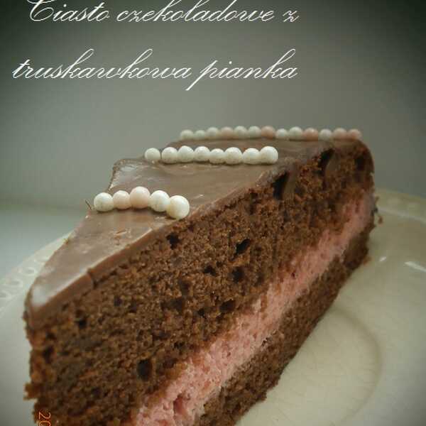 Ciasto czekoladowe z pianką truskawkową
