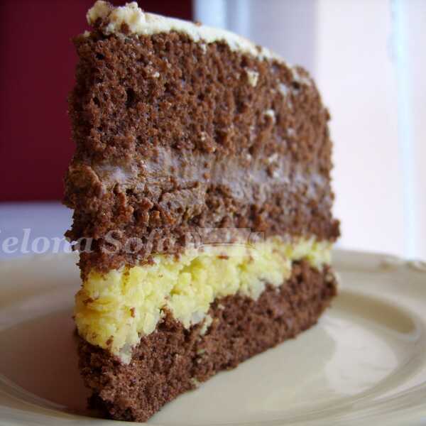 Tort czekoladowo-migdałowy