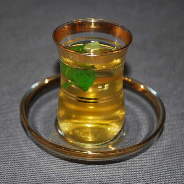 Herbata po arabsku, czyli zielona herbata z miętą