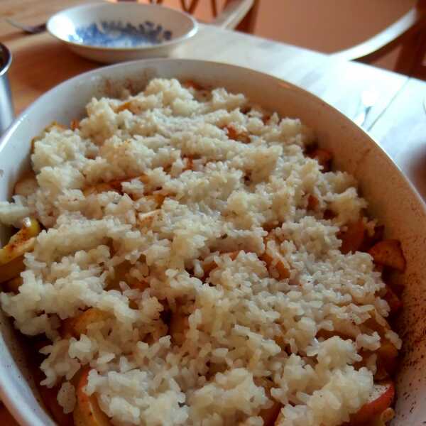 Jabłkowy ryż z smietanowym sosem waniliowym / Milk rice with apples and vanilla sauce 