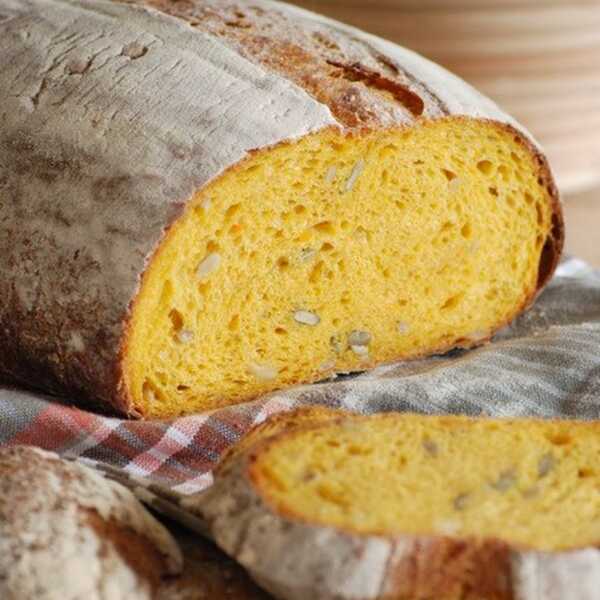 Chleb pszenny na zakwasie z dynią i kolendrą