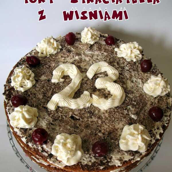 Tort straciatella z wiśniami i trzecie urodziny bloga!