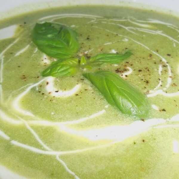 Zielona zupa brokułowa