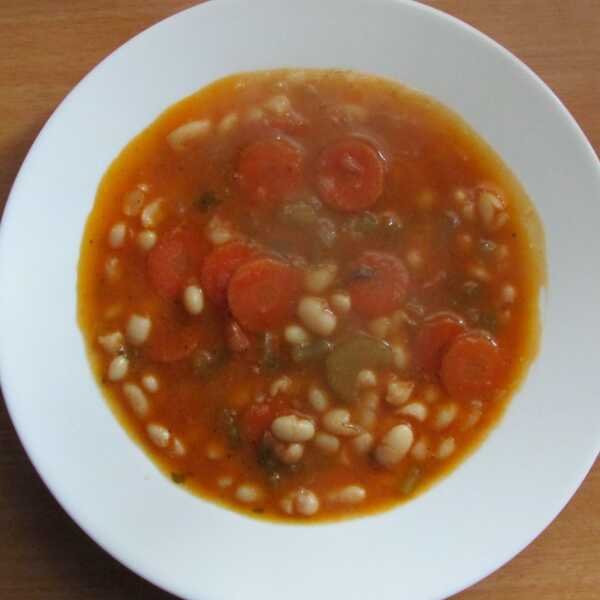 Klasyczna grecka zupa fasolowa - Fasolada 