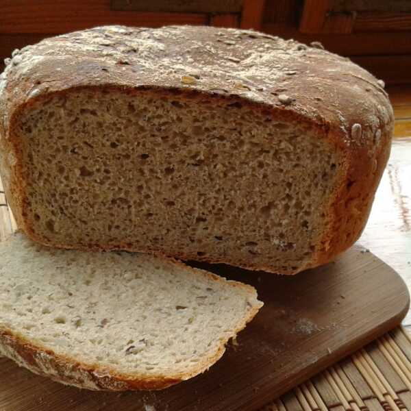 Wiejski chleb żytni na miodzie