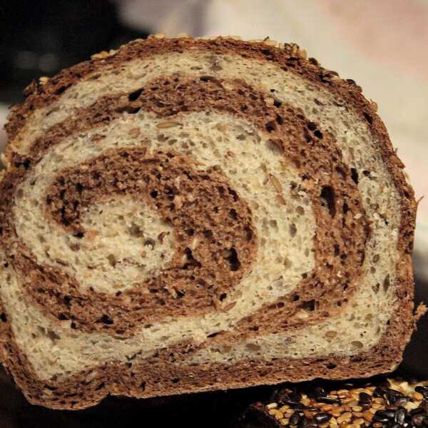 Chleb pszenno-żytni dwukolorowy