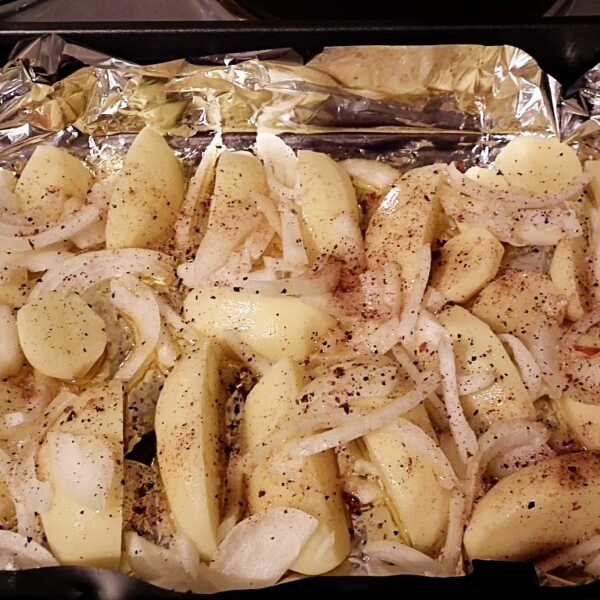 Pieczone ziemniaki z cebulą