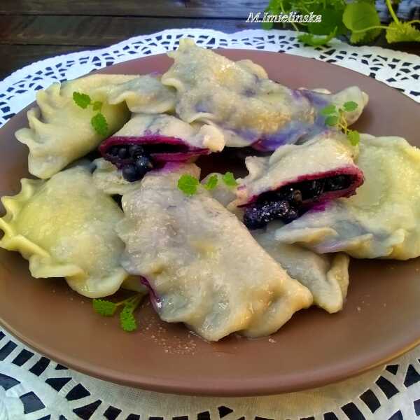 Pierogi z leśnymi jagodami