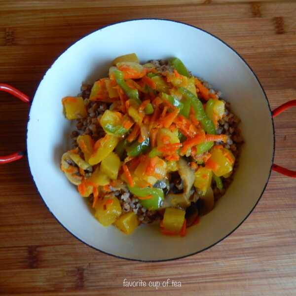 Roasted buckwheat groats with vegetables (Prażona kasza gryczana z warzywami)