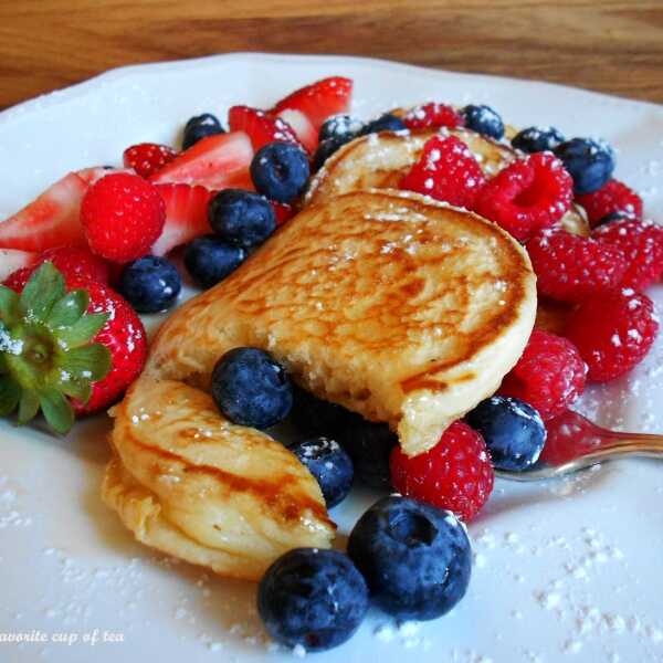 Homemade Pancakes with Berries (Domowe Pancakes z Owocami)