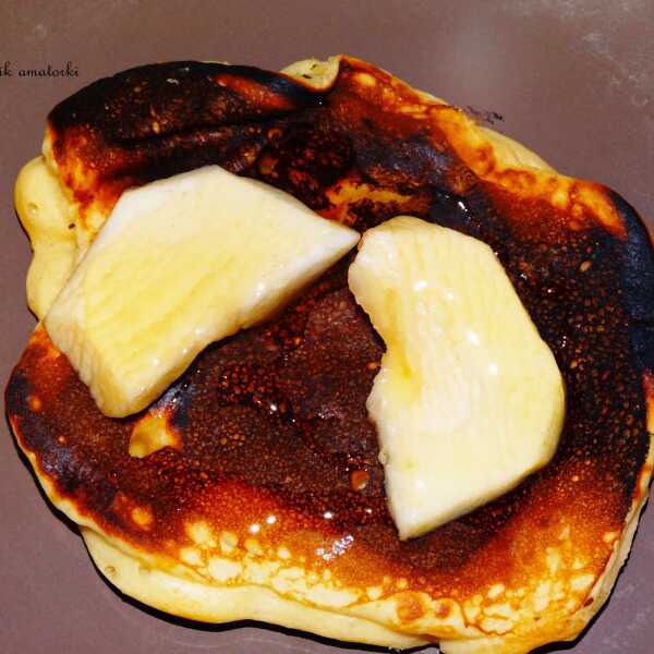 Pancakes z miodem i jabłkami
