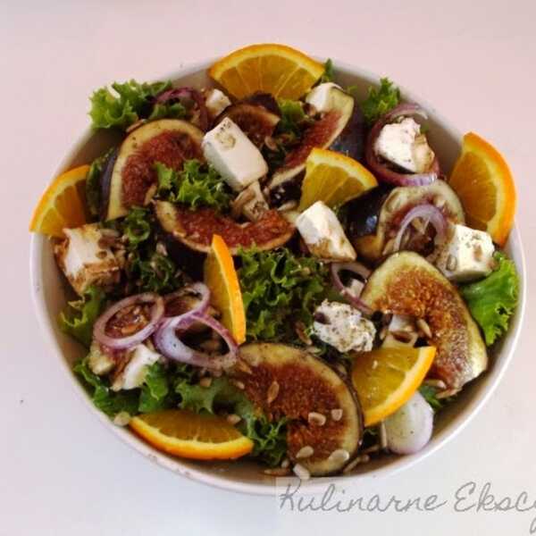 Sałatka z figami, pomarańczą i serem kozim