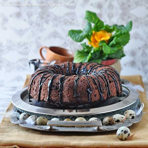 BABKA CZEKOLADOWA Z SUSZONYMI WIŚNIAMI 