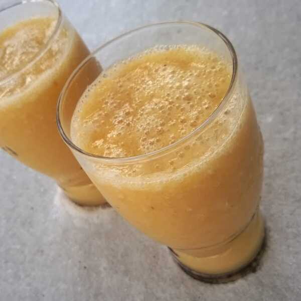 Smoothie z ananasa i banana / Smoothie with pineapple and with banana