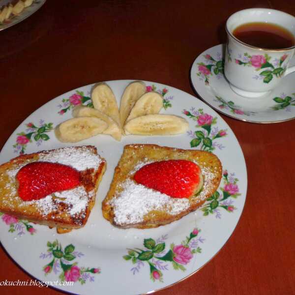 Wiosenne śniadanie, czyli francuskie tosty z owocami.