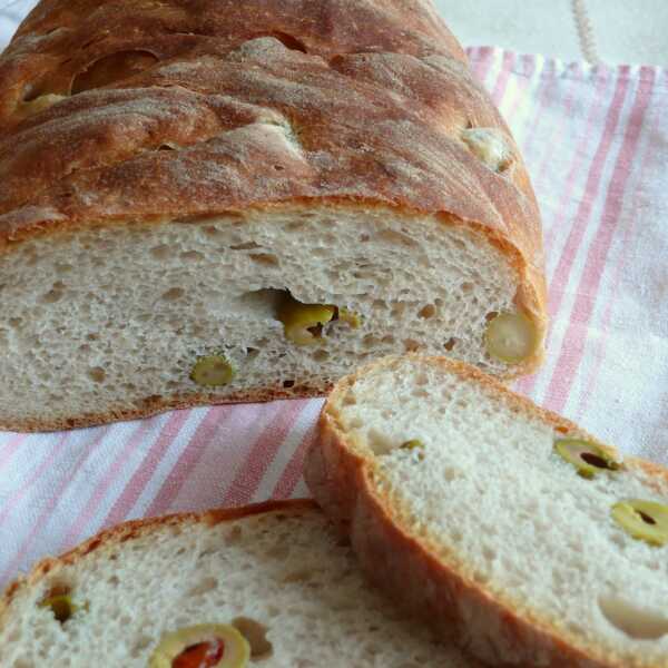 Chleb z oliwkami na zakwasie
