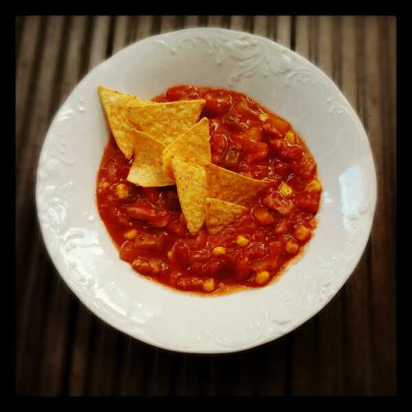 Pikantno-słodkie leczo ze słonymi tortilla chips