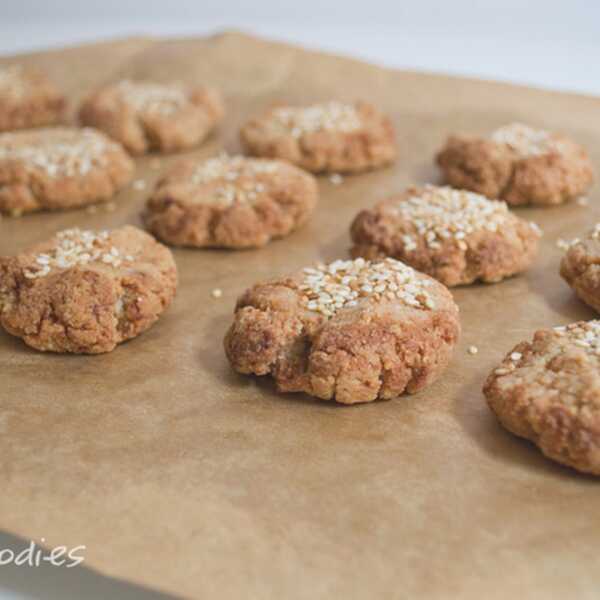 ALMOND & CINNAMON BISCUITS