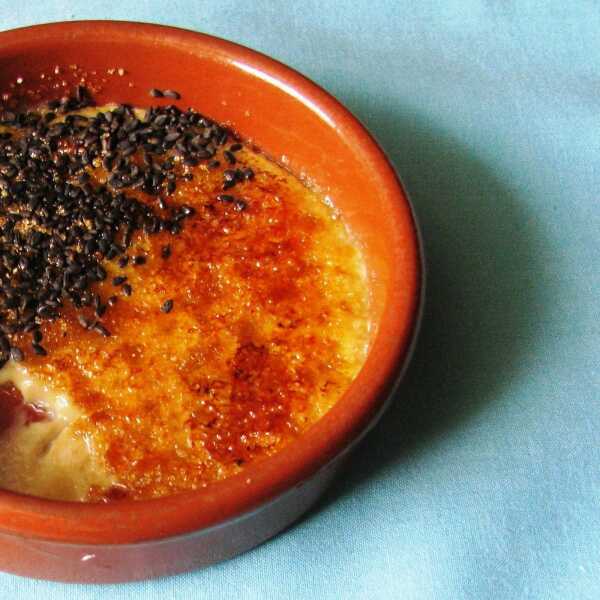 Crème brûlée z zieloną herbatą i sezamem