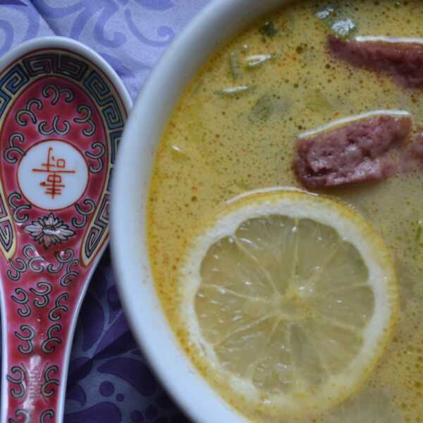 Tajski piątek: zupa z krewetkami z seitanu i pad thai.