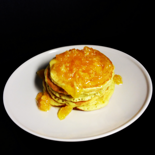 Pomarańczowe pancakes z karmelizowanymi pomarańczami
