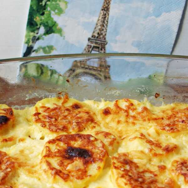 Gratin Dauphinois, czyli zapiekanka ziemniaczana ze śmietaną i jajkami