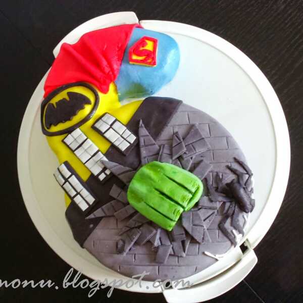 Tort z superbohaterami