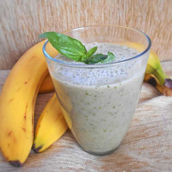 Smoothie bananowe z bazylią