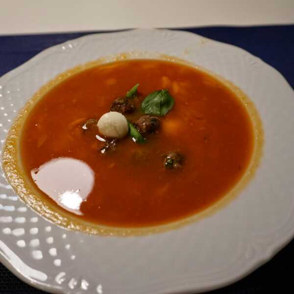 Klasyka Gatunku, odcinek 7 - Zupa pomidorowa z makaronem orzo, mozzarellą i klopsikami bazyliowymi