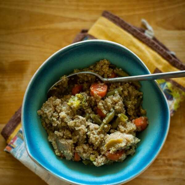 Quinoa z warzywami i kurczakiem (na indyjską nutę)