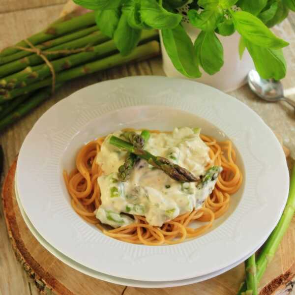 Spaghetti ze szparagami i serem gorgonzola