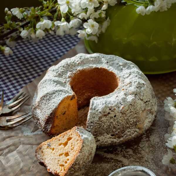 Babka drożdżowa z daktylami i figami