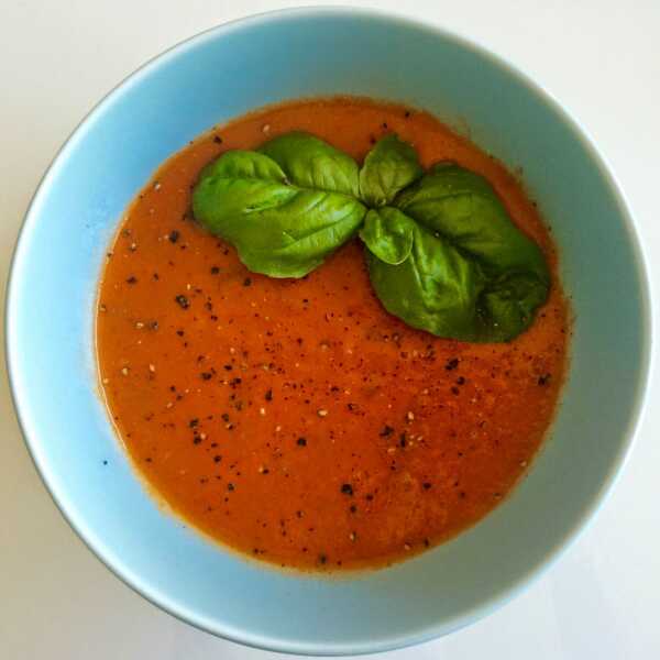 Pikantna zupa krem z pomidorów.