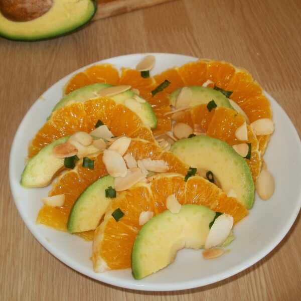 Sałatka z awokado i pomarańczy