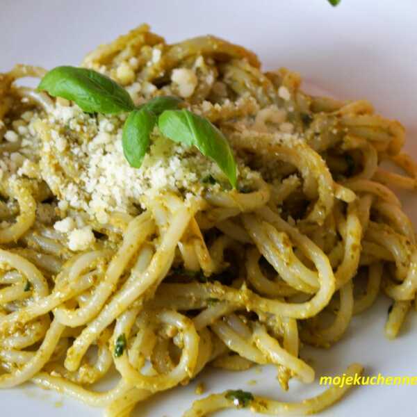 Spaghetti z bazyliowym pesto