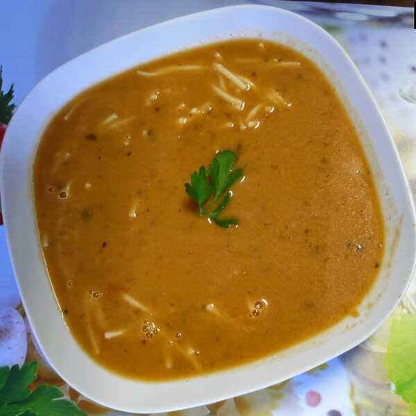 Ekstra kremowa zupa pomidorowa z czarnuszką