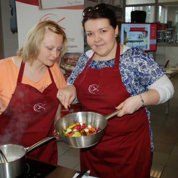 Nowoczesne techniki gotowania potraw i aranżacji talerza - smakowite warsztaty w Chorzowie