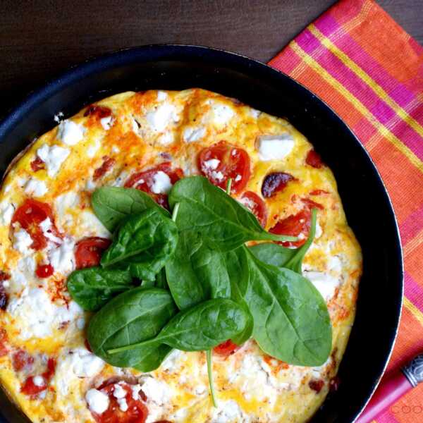 FRITTATA Z CHORIZO I POMIDORKAMI CHERRY