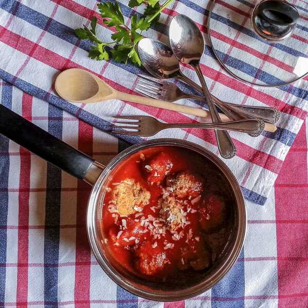 PULPECIKI MIĘSNE W SOSIE POMIDOROWYM / MEATBALLS IN TOMATO SAUCE