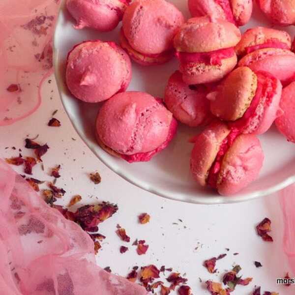 Mały różowy drobiazg czyli różane makaroniki