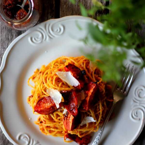 Spaghetti, pieczony pomidor, pesto rosso 