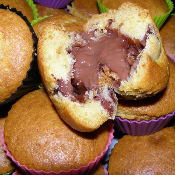 łatwe, smaczne z budyniem czekoladowym muffinki..