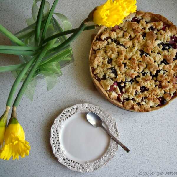 Tarta z jabłkami oraz borówkami 